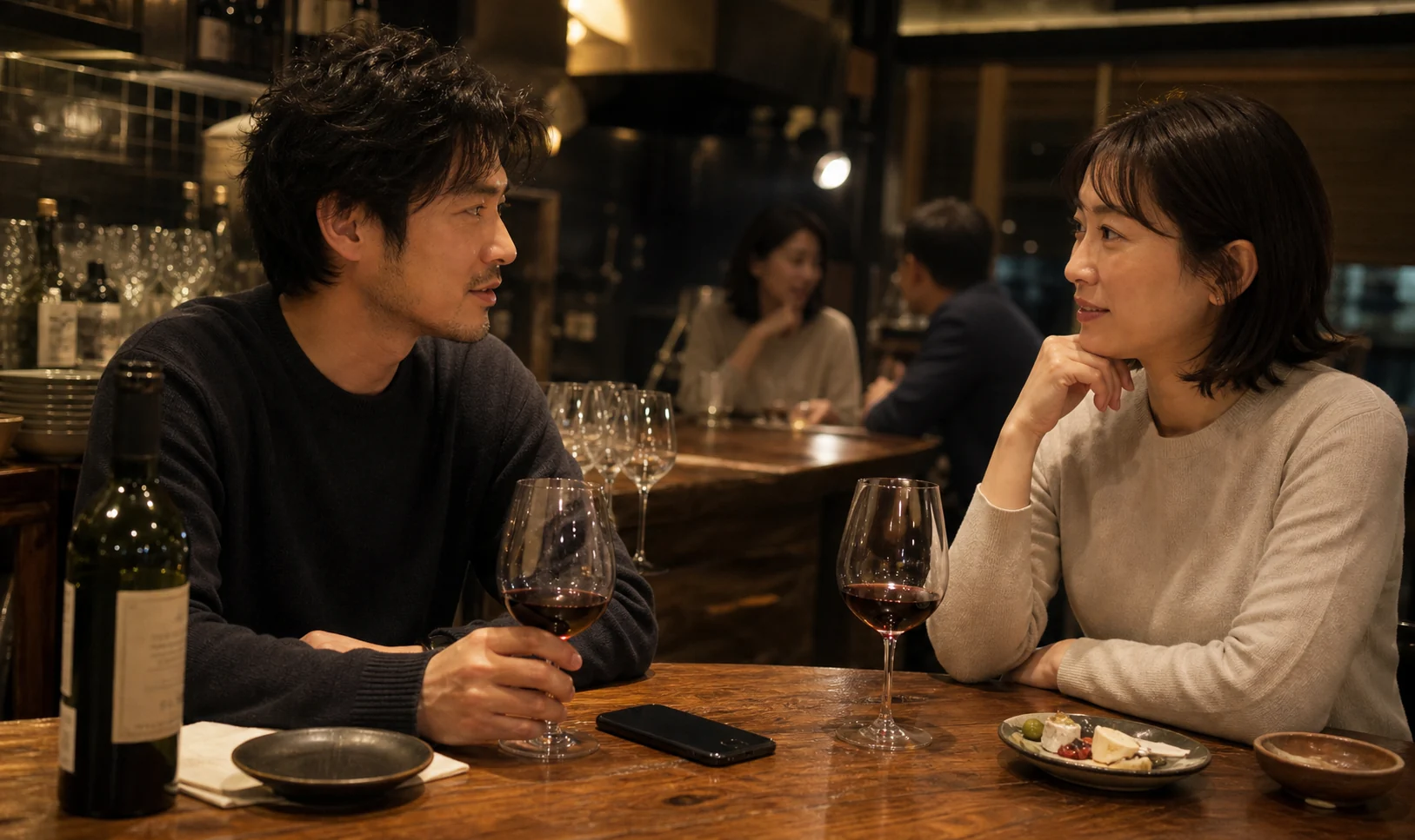 結論：入口はアプリ、見極めは一人飲み。ただし結婚前提なら一人飲みがやや優勢